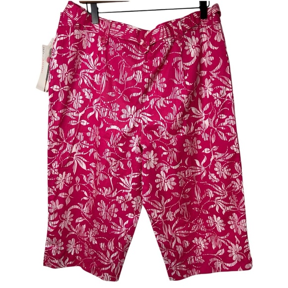 WHITE STAG WOMENS STRETCHY PINK AND WHITE FLORAL CAPRI W/POCKETS SIZE 14 NWT - Picture 2 of 6